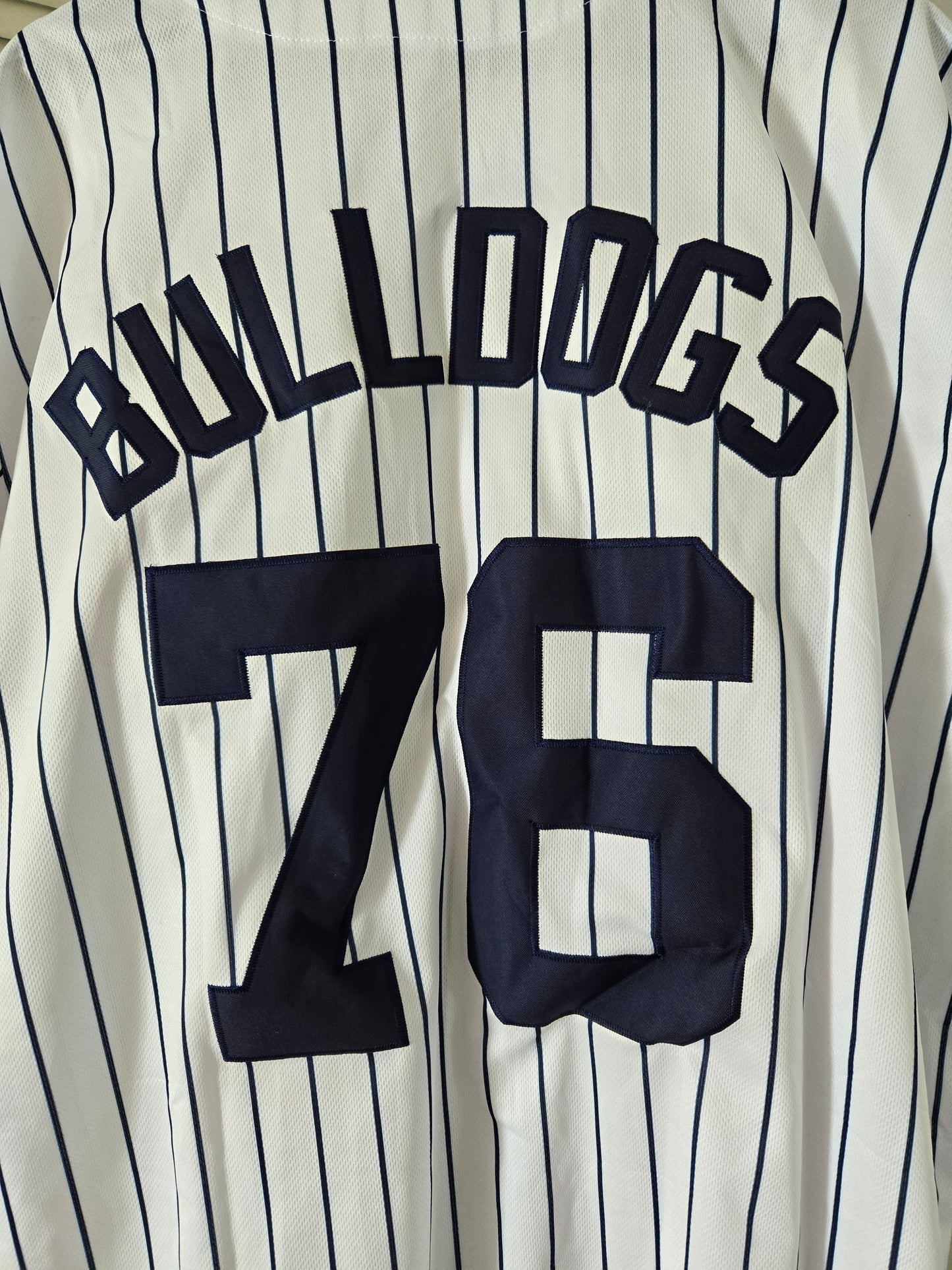Baseball Trikot Hemd Bulldogs Weiß dunkelblau gestreift New York